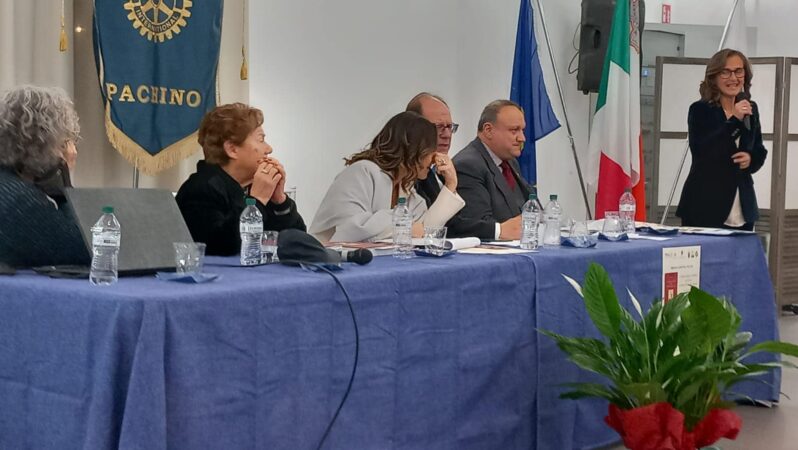 Pachino, presentato “Uomini donne e bambini in Sicilia durante la Grande Guerra”, il volume scritto da Rosa Savarino