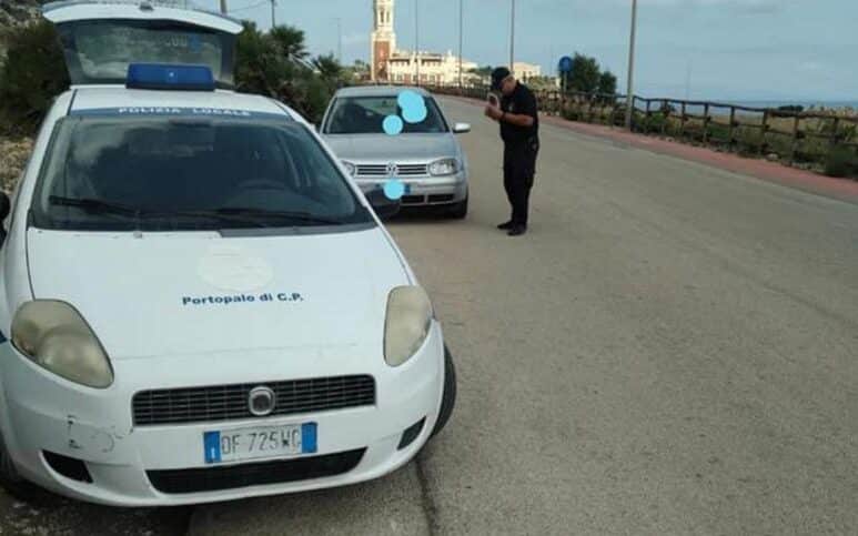 Portopalo, mezzo adibito a pubblica utilità senza assicurazione: sequestrato
