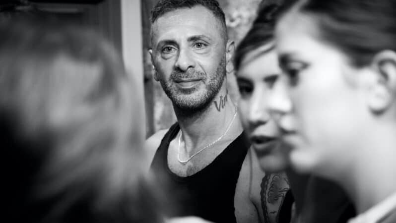 Marzamemi, couture e cinema: lo stilista Elio Fronterrè rende omaggio al film “Lezioni di piano”